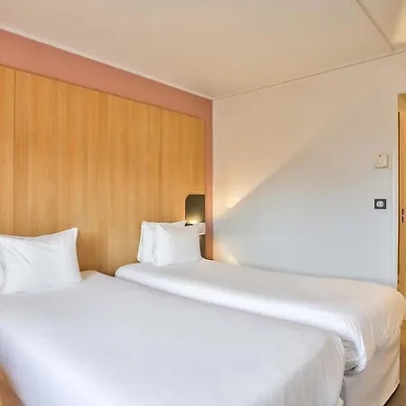 ホテル 17 Batignolles 3*