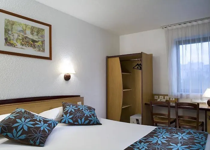 Hotel 17 Batignolles