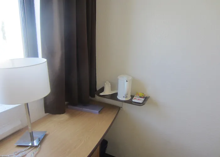 Отель 17 Batignolles Париж