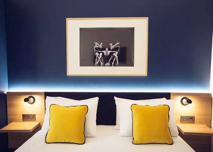 17 Batignolles Отель Париж