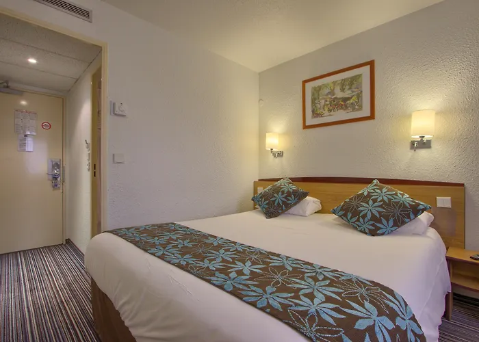 Отель 17 Batignolles Париж