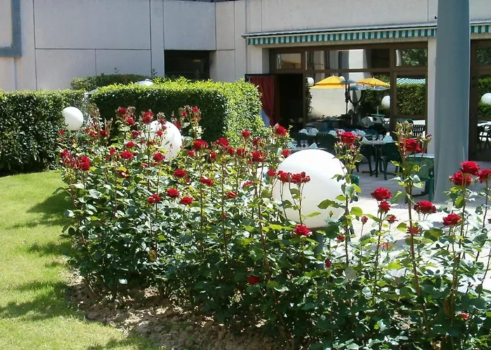 Отель 17 Batignolles 3*