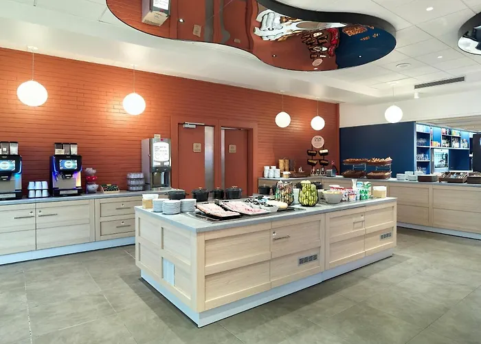 Отель 17 Batignolles