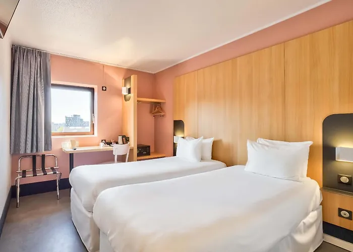 Отель 17 Batignolles Париж