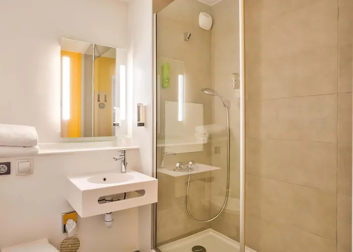 Отель 17 Batignolles