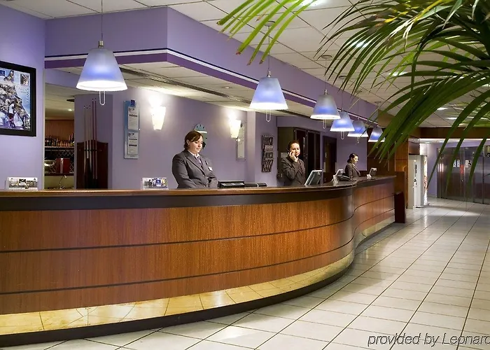 17 Batignolles Отель Париж