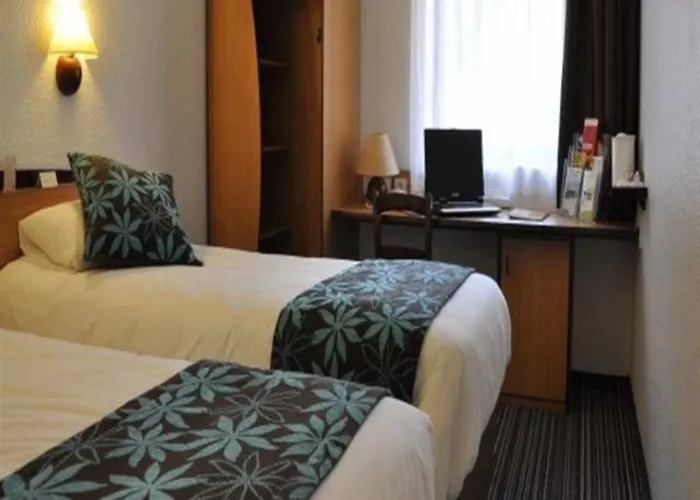 Отель 17 Batignolles Париж