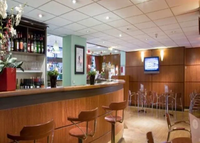 Отель 17 Batignolles