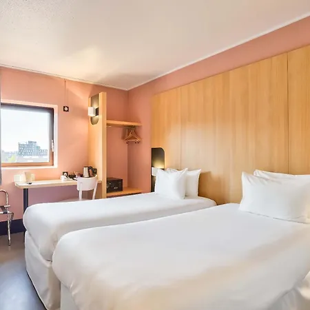 Hotel 17 Batignolles Parigi